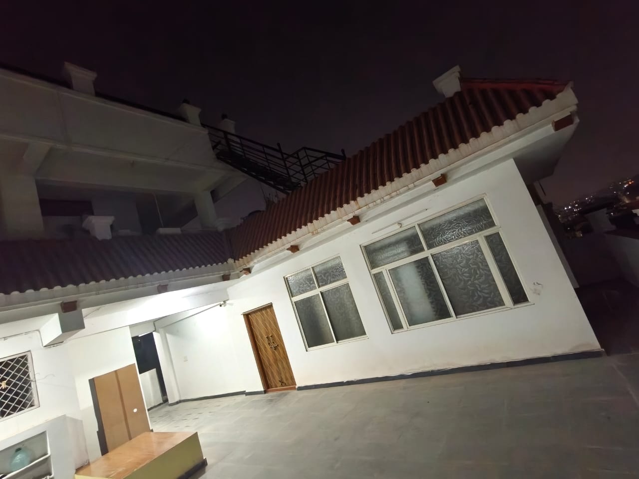 2BHK penthouse for rent image 1