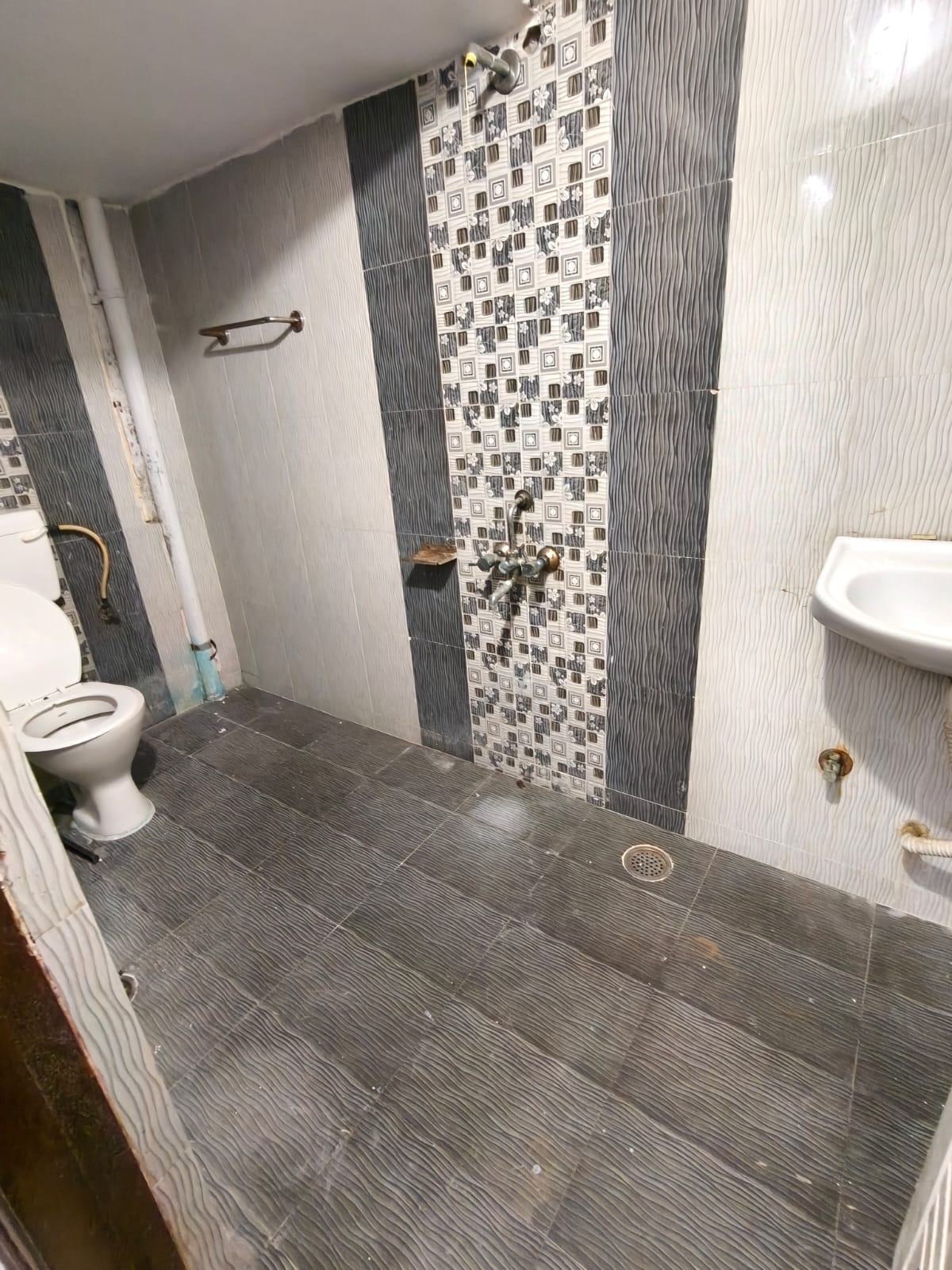 3 BHK Flat for Rent on Alkapur Main Road image 12