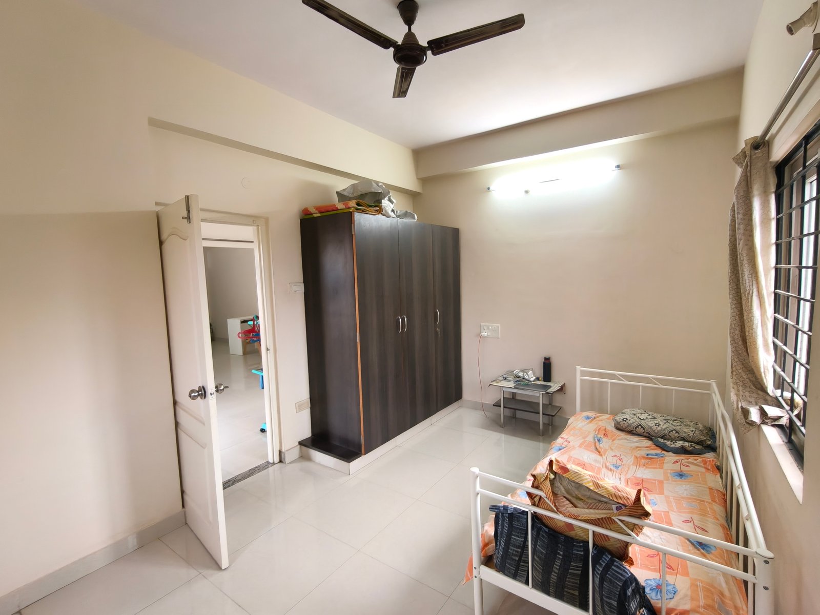 2bhk Flat For Sharing image 4