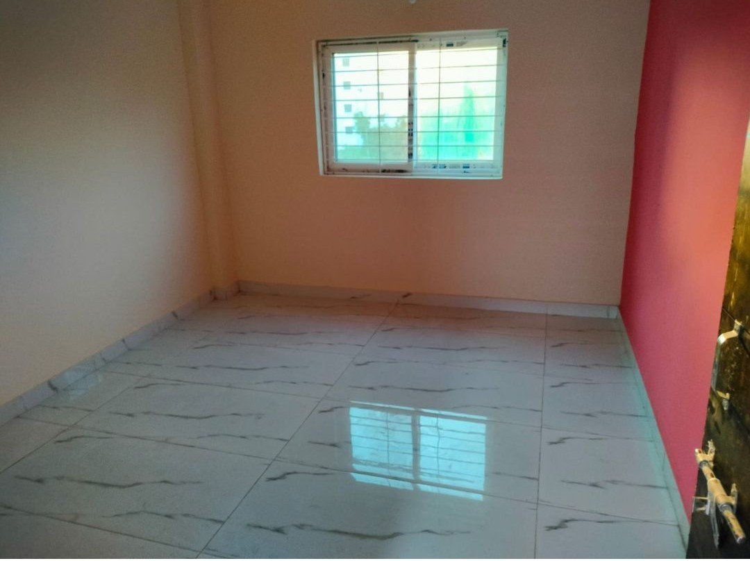 3BHK semi furnished flat for rent in Alkapur image 3