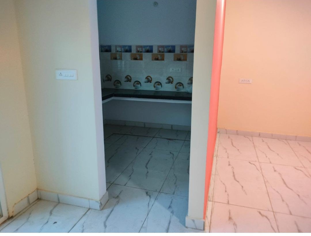 3BHK semi furnished flat for rent in Alkapur image 6