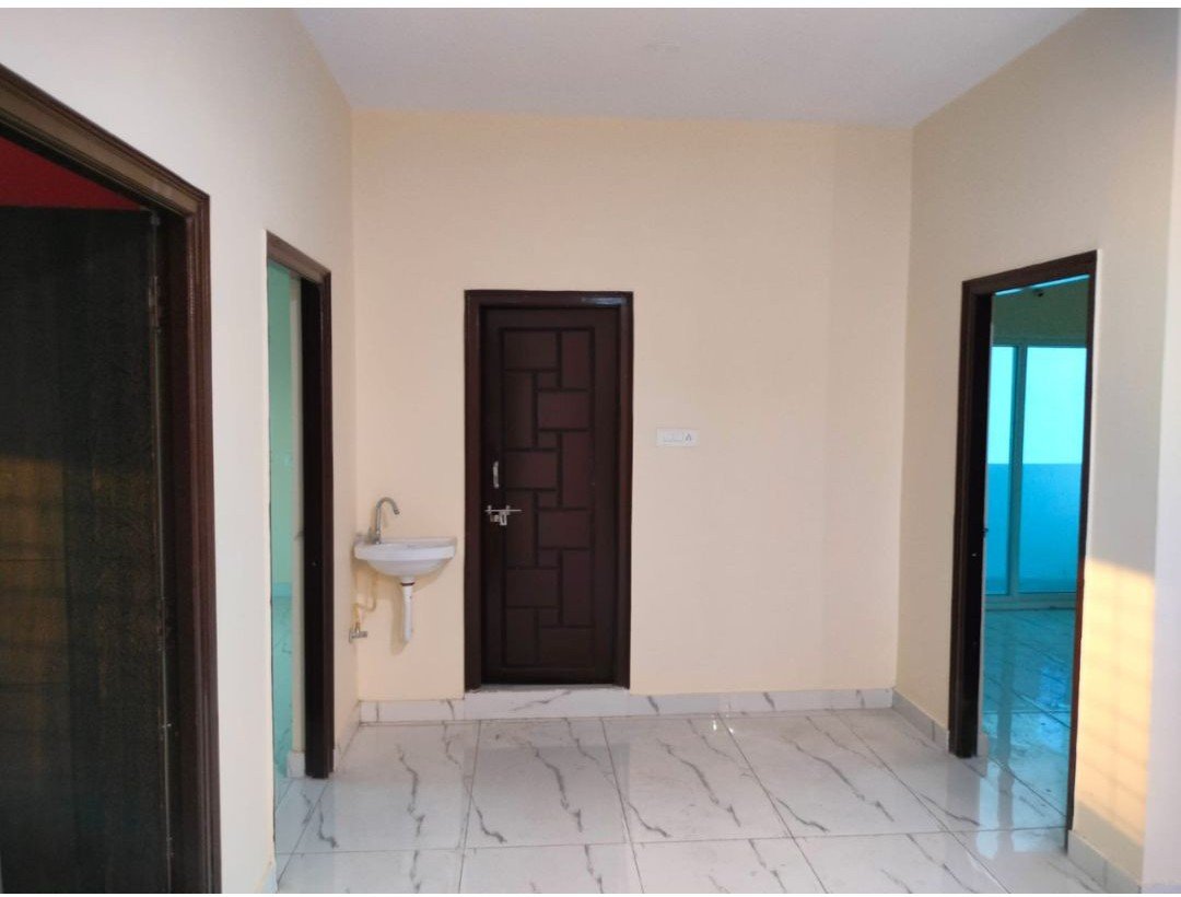 3BHK semi furnished flat for rent in Alkapur image 2
