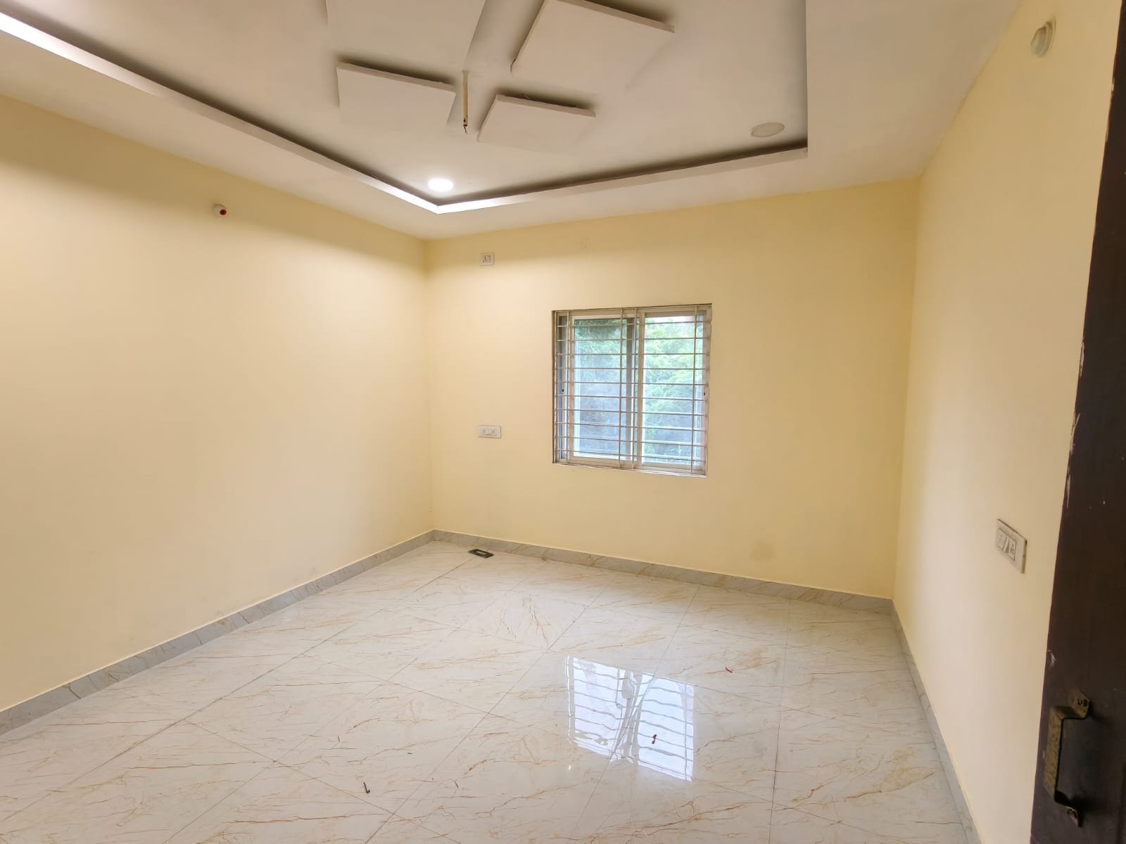 3BHK Flat For Rent In puppalguda image 2