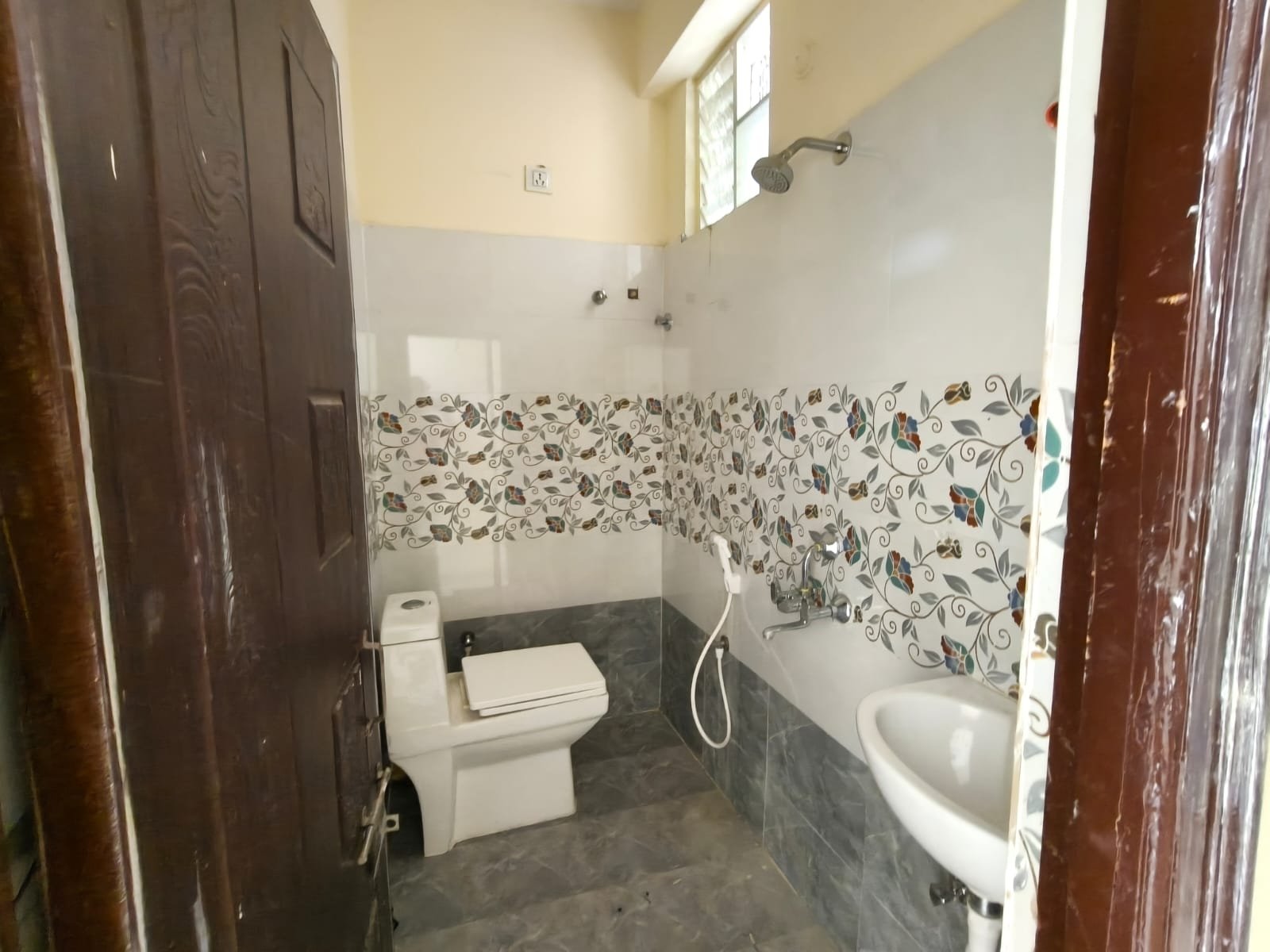 3BHK Flat For Rent In puppalguda image 4