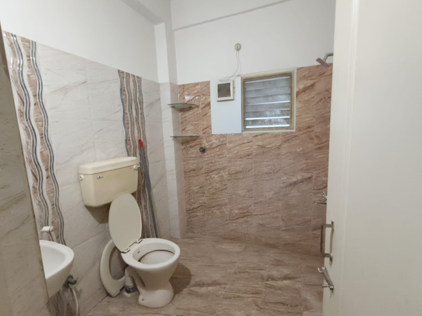 3BHK flat for rent in puppalguda image 6
