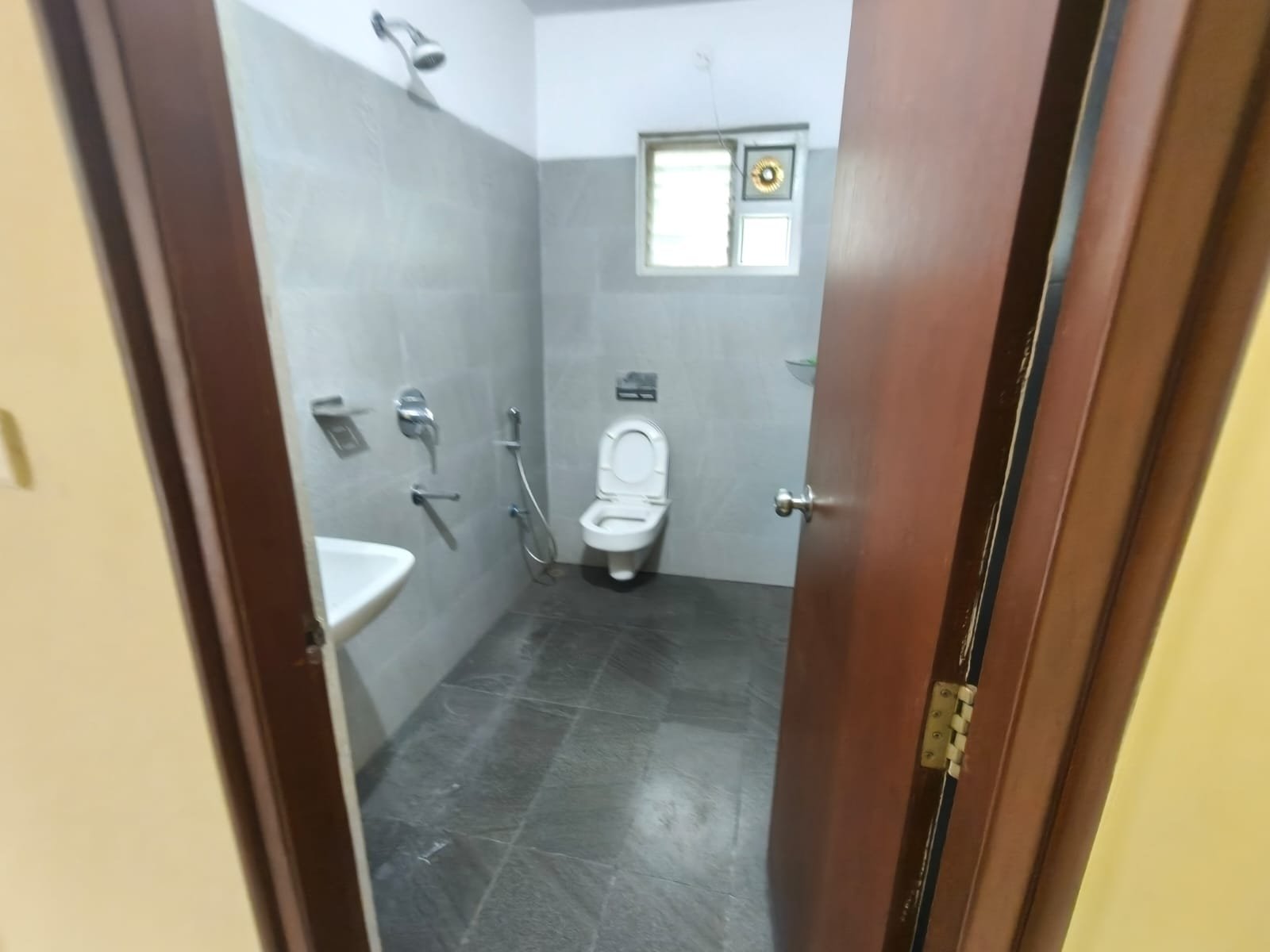 3BHK semi furnished flat for rent in Alkapur Township image 12
