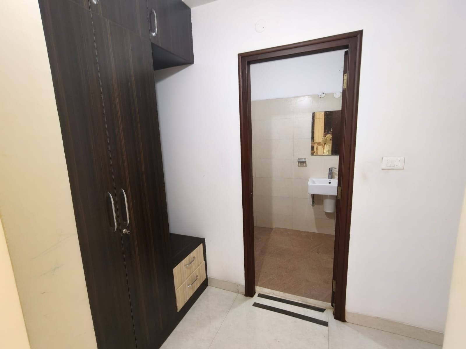 3BHK semi furnished flat for rent in Alkapur Township image 6