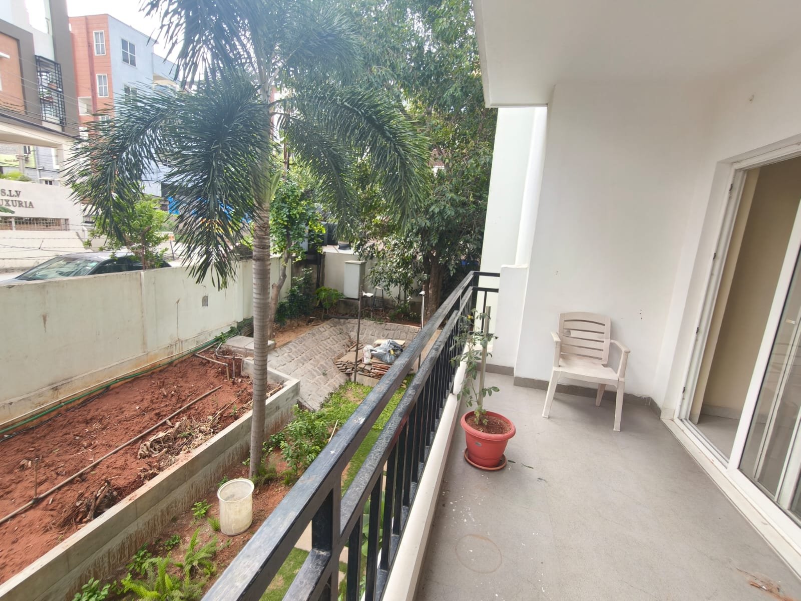 3BHK semi furnished flat for rent in Alkapur Township image 9