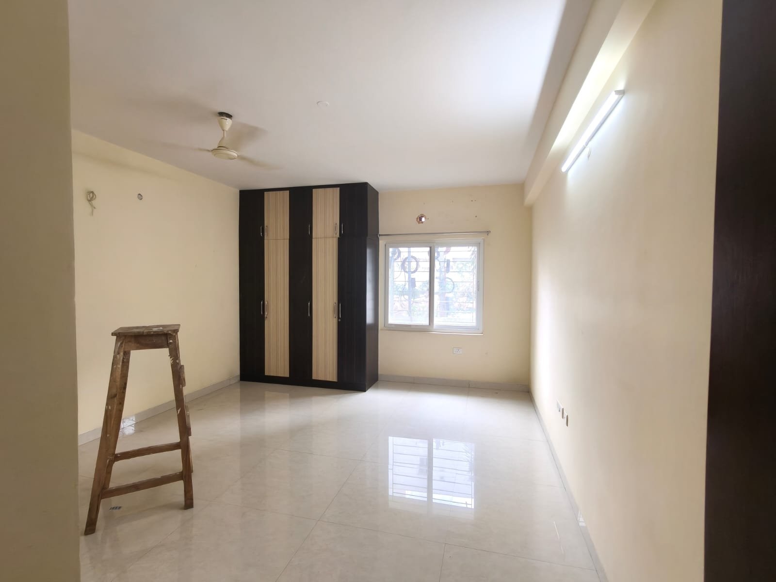 3BHK semi furnished flat for rent in Alkapur Township image 5