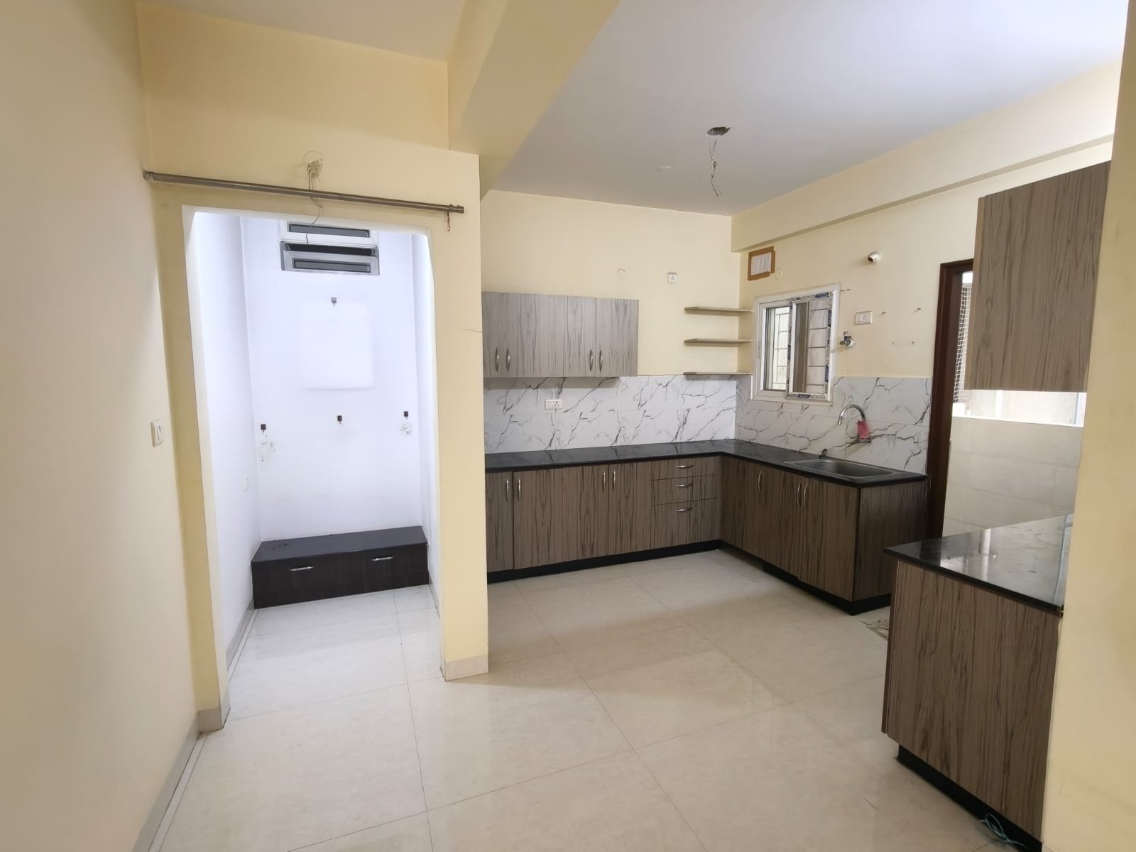 3BHK semi furnished flat for rent in Alkapur Township image 2