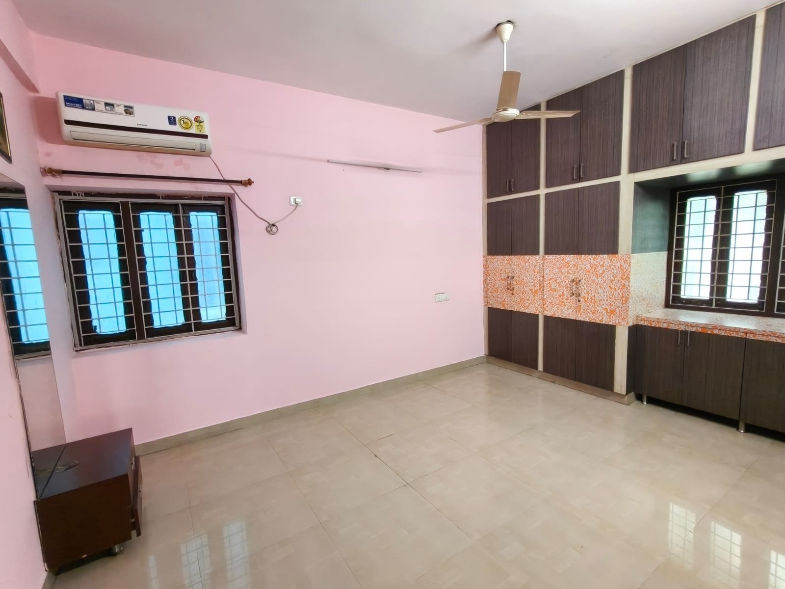 3BHK semi furnished flat for rent in Alkapur Township image 9