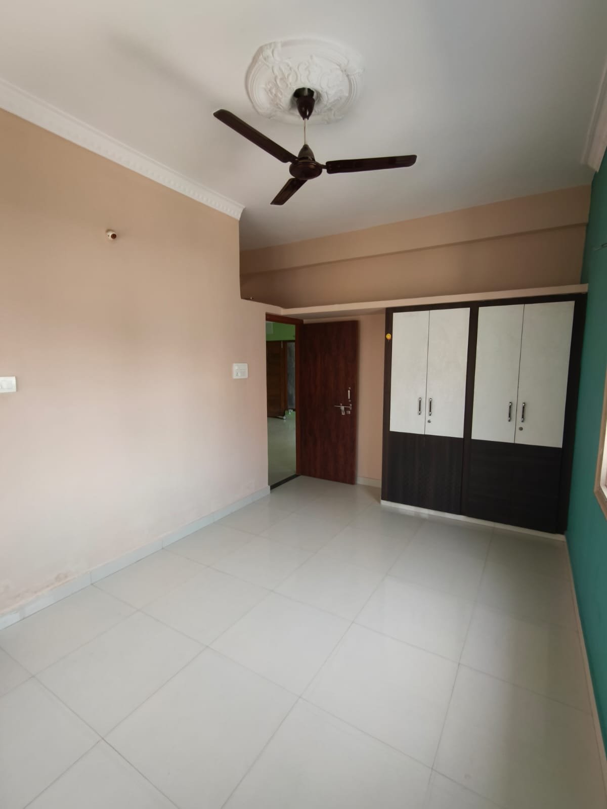 3BHK semi furnished flat for rent in puppalguda image 5