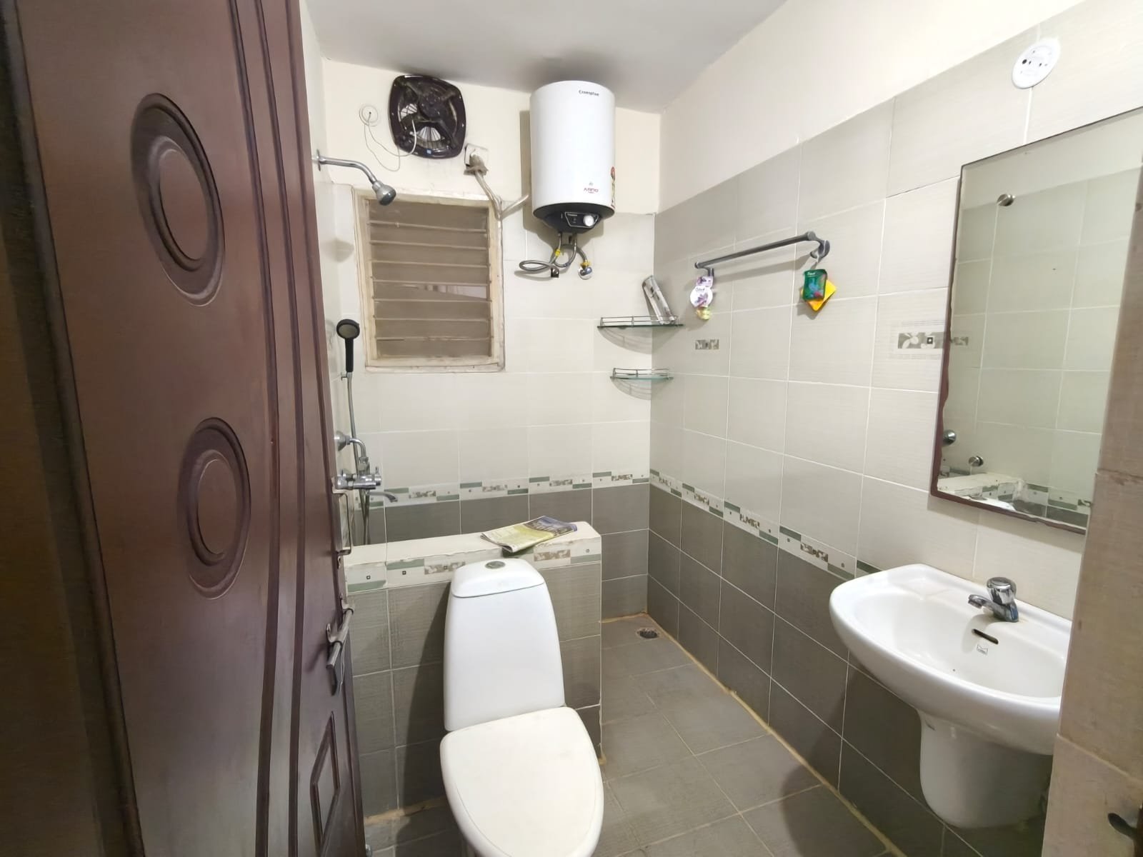 3bhk flat for rent in puppalguda image 5