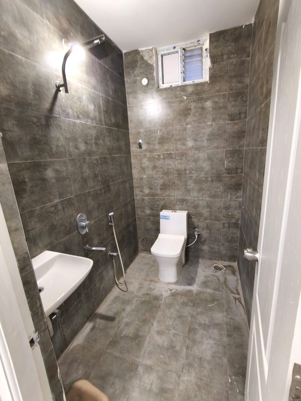3BHK semi furnished flat for rent in Tolichowki image 12