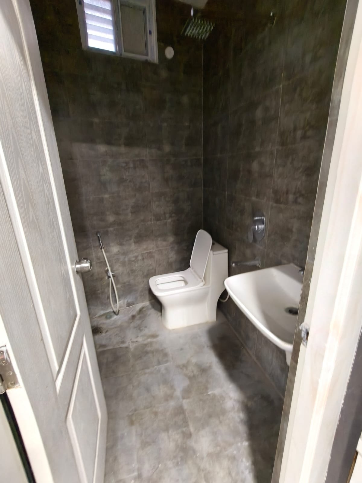 3BHK semi furnished flat for rent in Tolichowki image 6