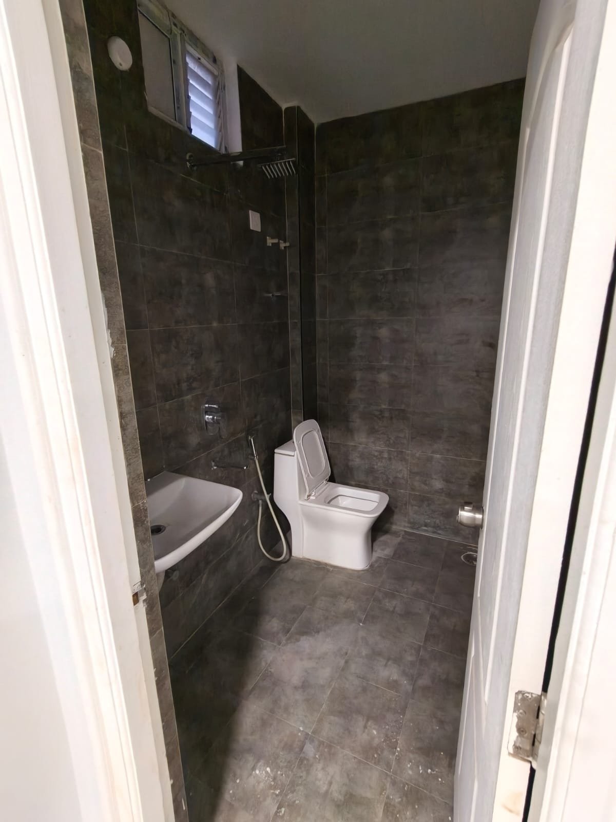 3BHK semi furnished flat for rent in Tolichowki image 11