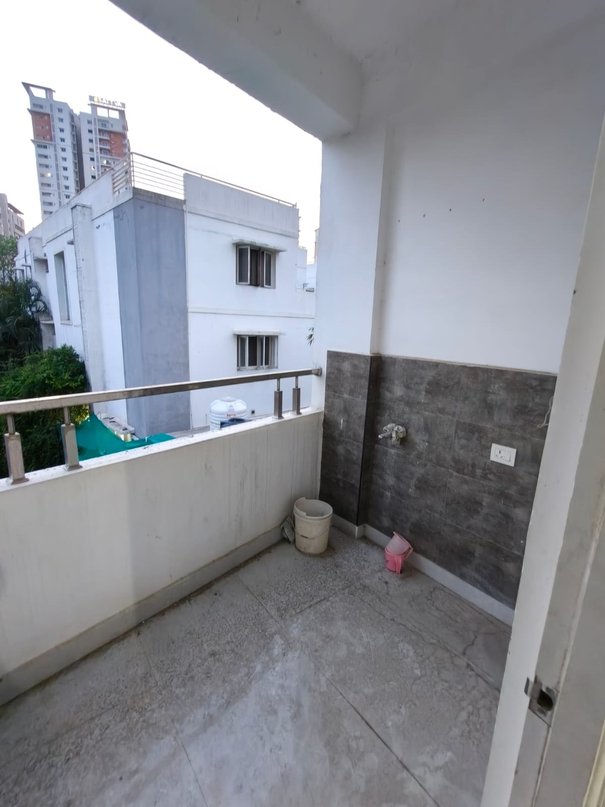 3BHK semi furnished flat for rent in Tolichowki image 3