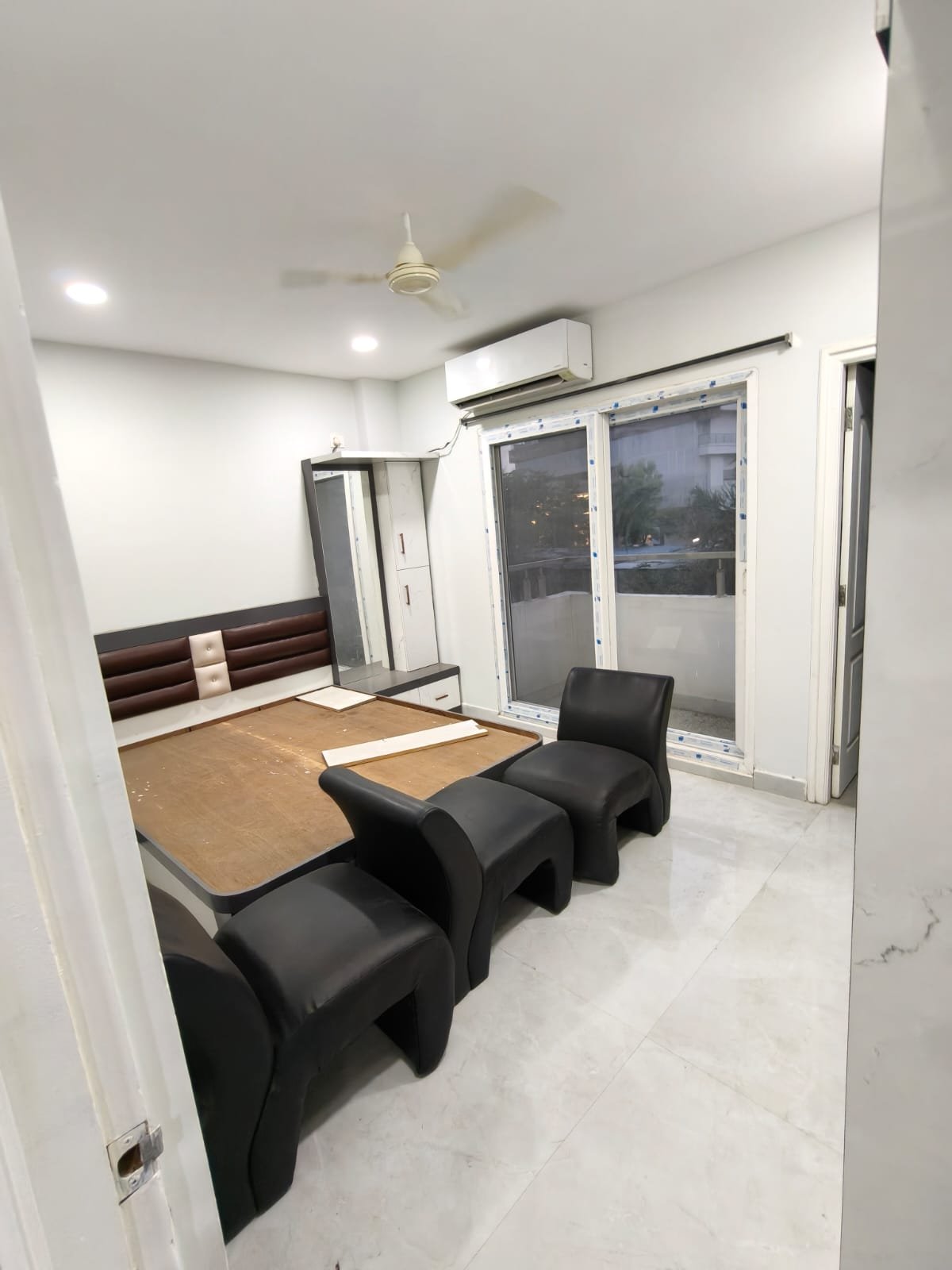 3BHK semi furnished flat for rent in Tolichowki image 5
