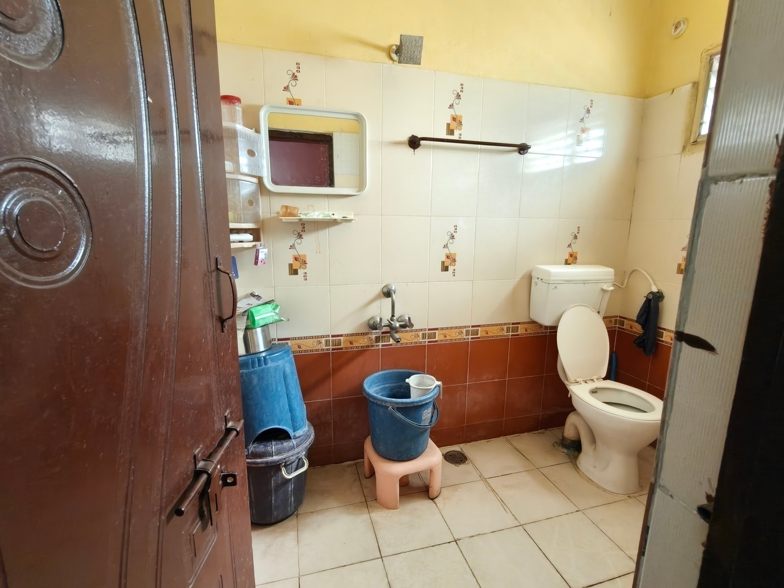 3Bhk Semi Furnished Flat For Rent image 6