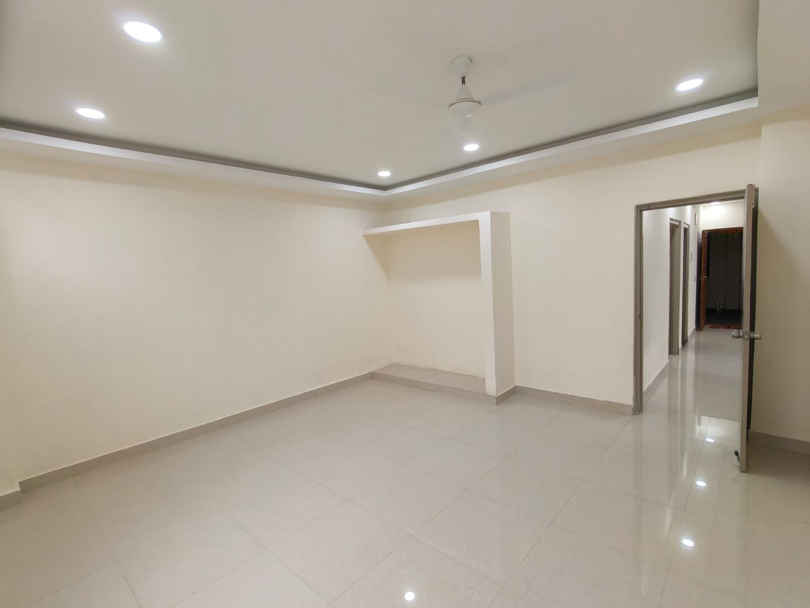 3bhk brand new semi furnished flat for rent in shaikpet image 2