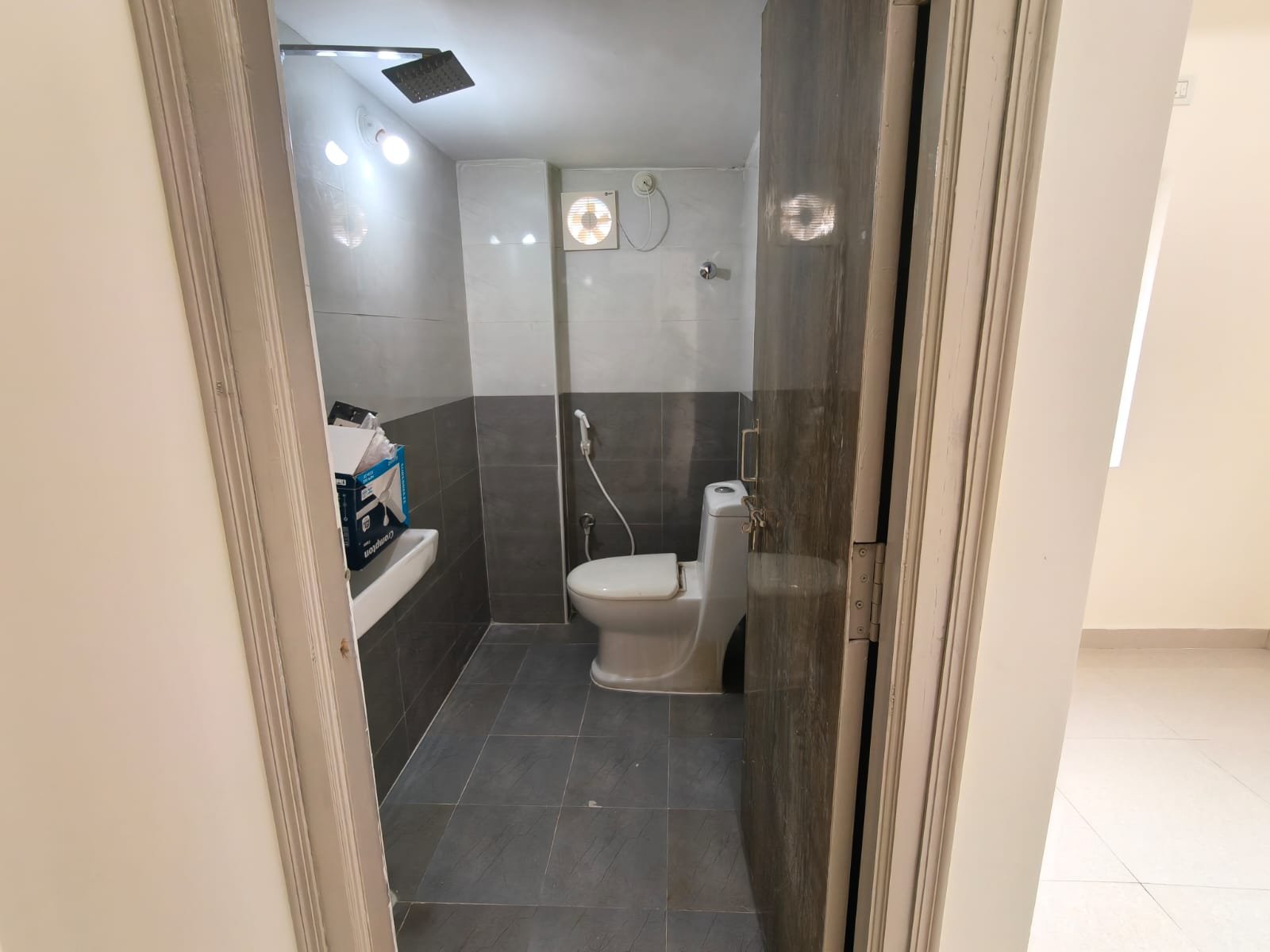 3bhk brand new semi furnished flat for rent in shaikpet image 4
