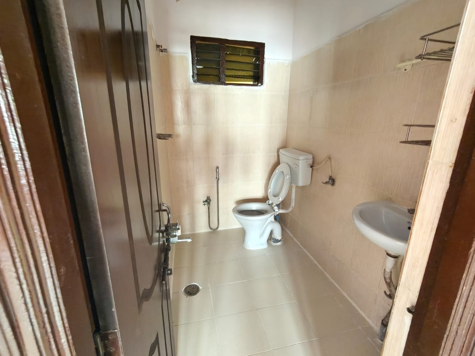 3bhk semi furnished flat for rent in manikonda image 11