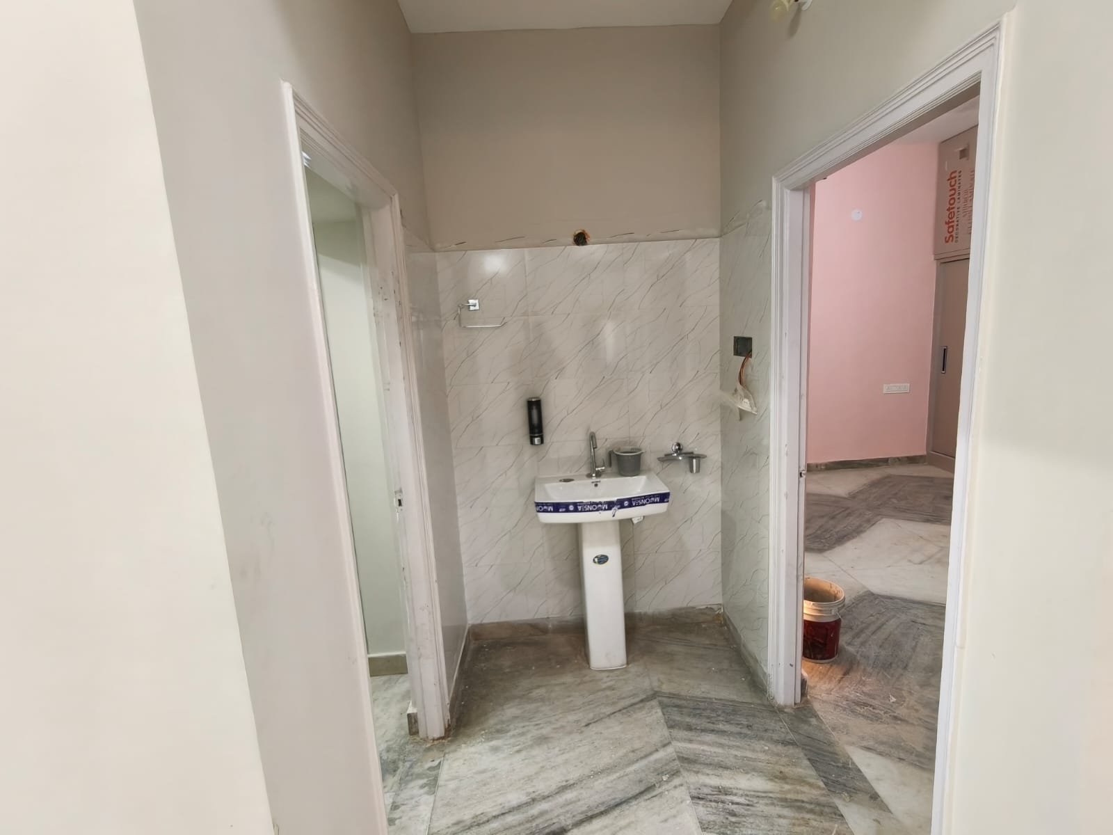 3bhk semi furnished flat for rent in manikonda image 2