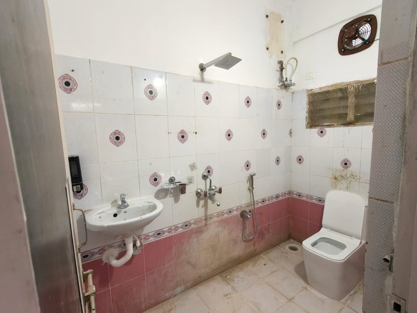 3bhk semi furnished flat for rent in manikonda image 5