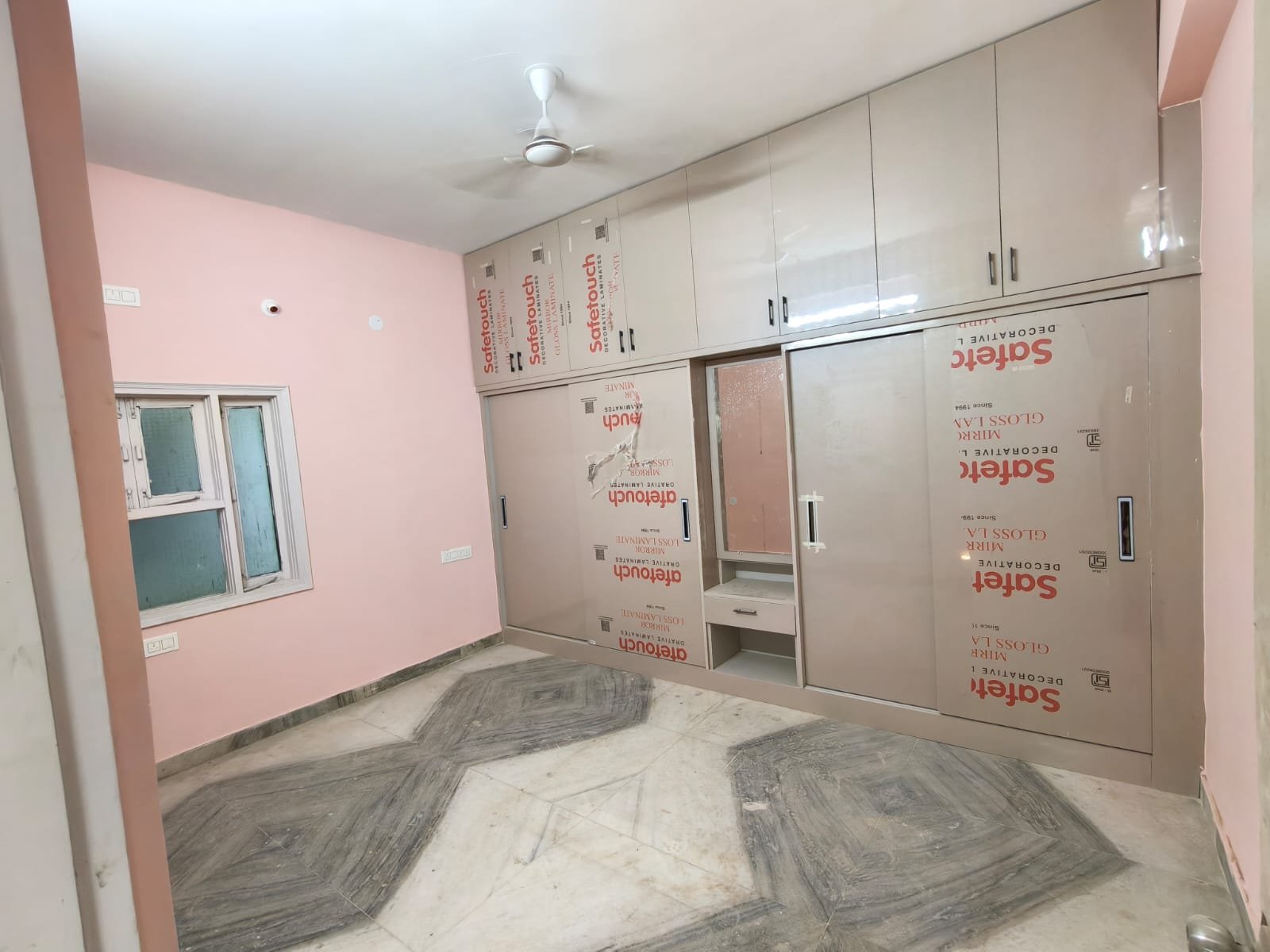 3bhk semi furnished flat for rent in manikonda image 3
