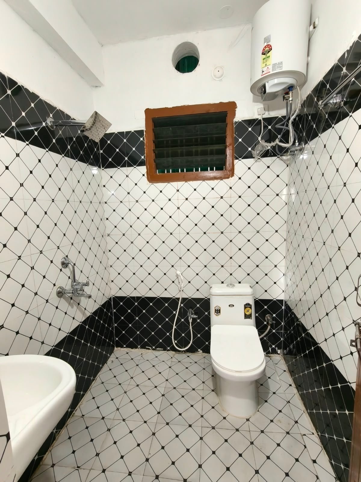 Fully furnished room for rent in manikonda image 2