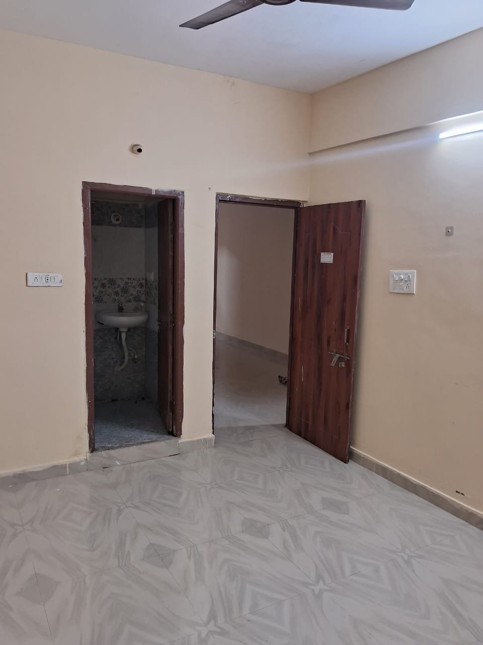2bhk flat fore rent in shaikpeth image 9