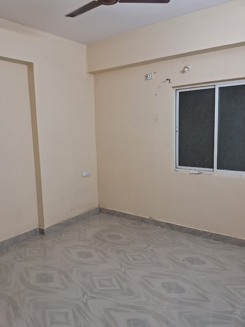 2bhk flat fore rent in shaikpeth image 3