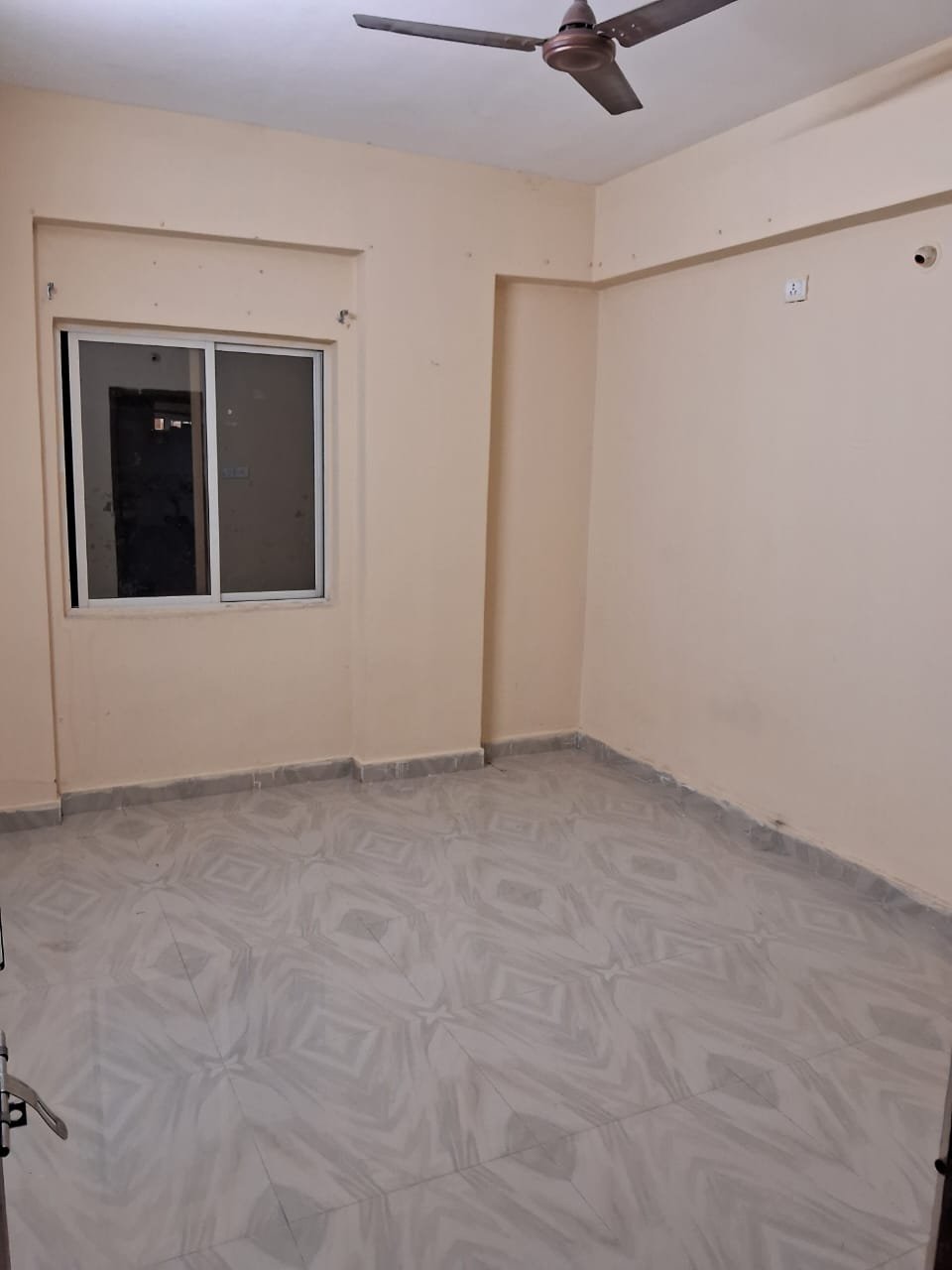 2bhk flat fore rent in shaikpeth image 8