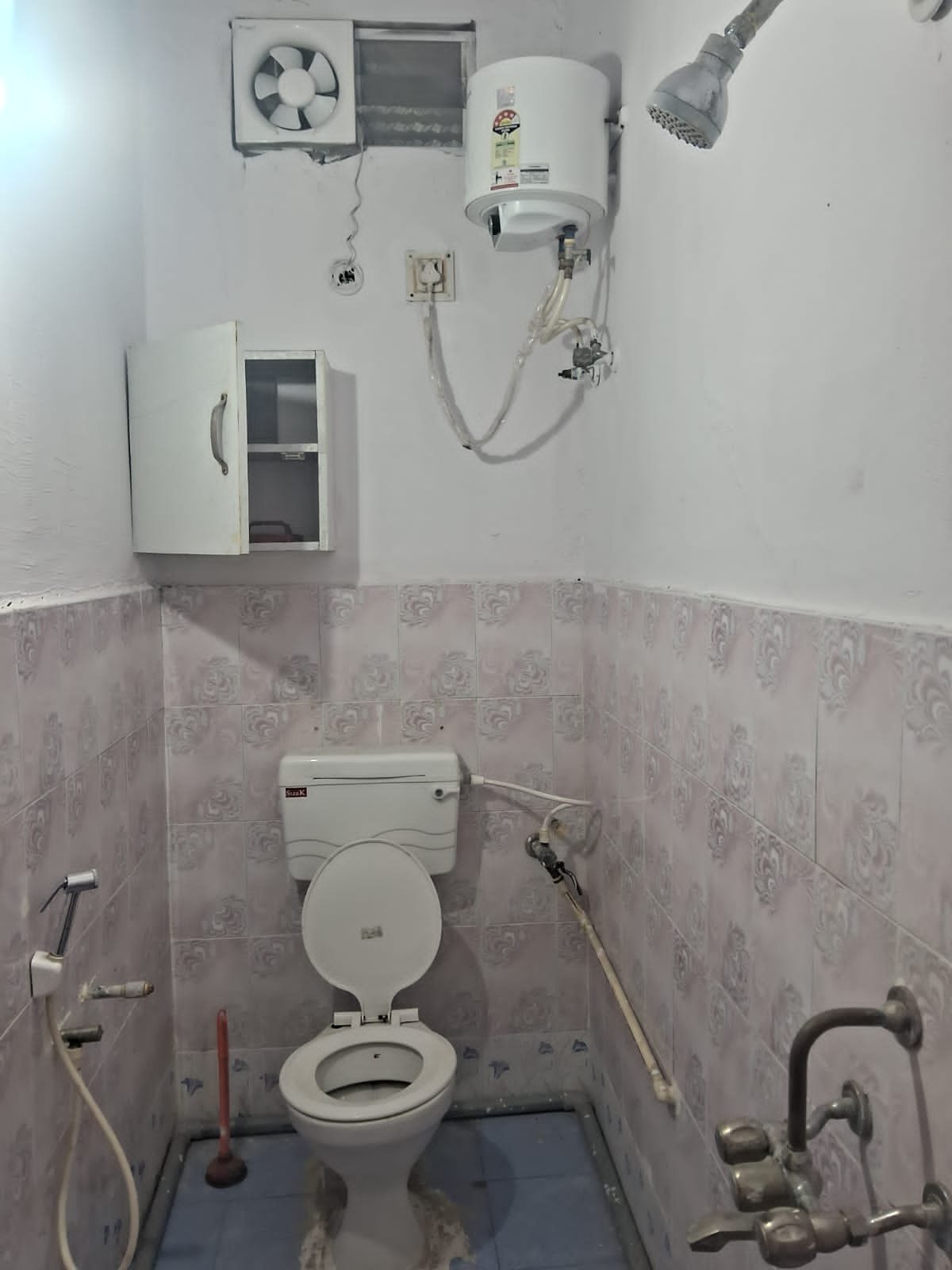3bhk flat for rent in Tolichowki image 4