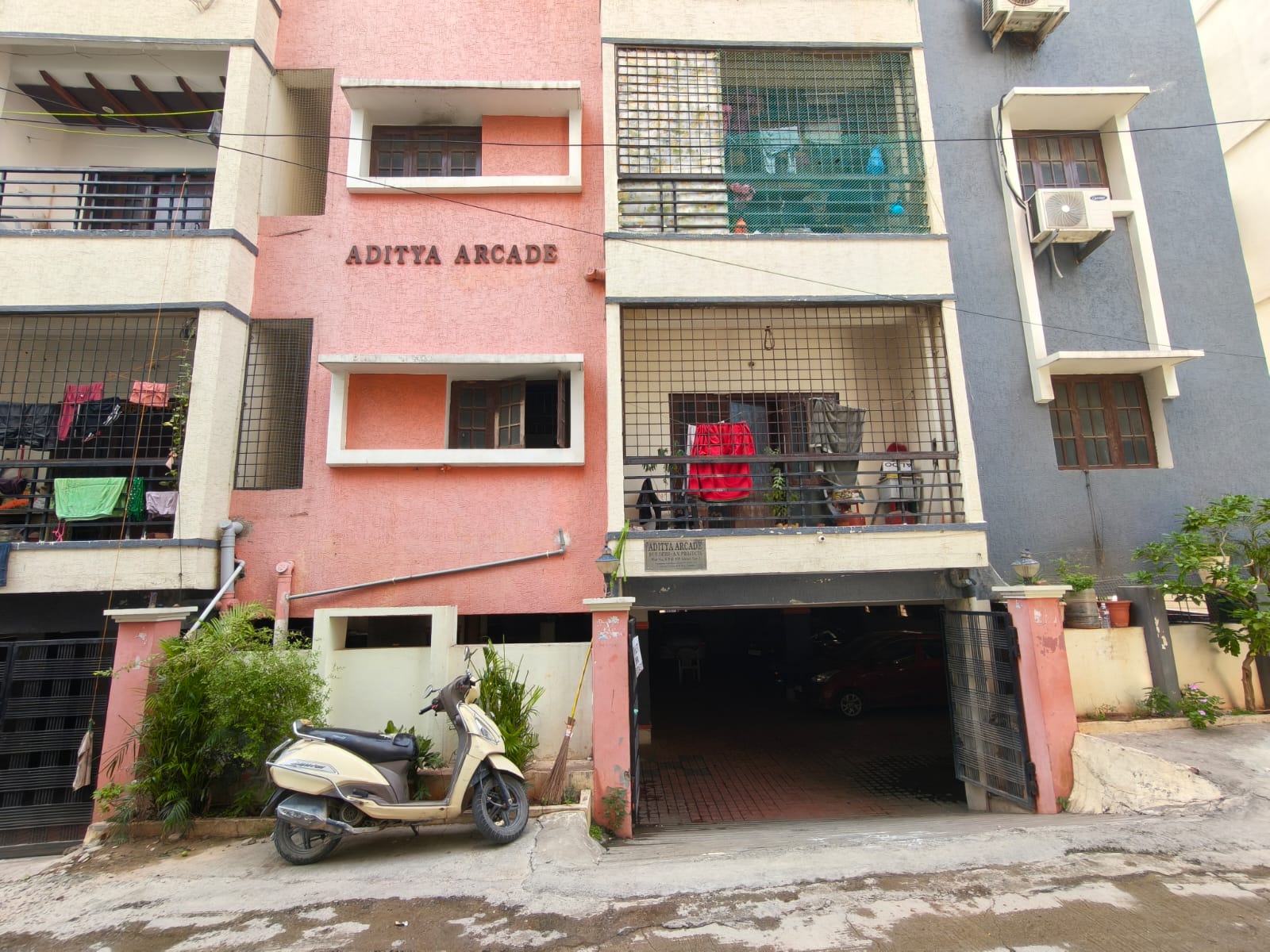 3 BHK Flat for Rent on Manikonda Main Road