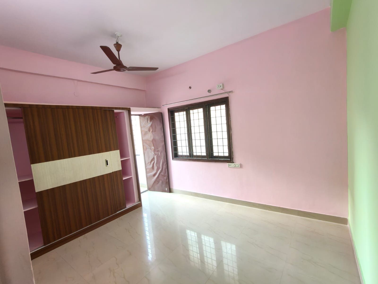 3bhk semi furnished flat for rent in manikonda